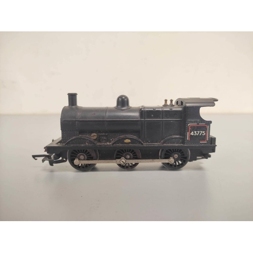 109 - Box of 00 gauge engines and components comprising of issues from Hornby, Triang etc to include Trian... 