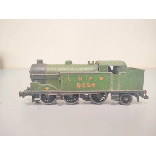 126 - Hornby Dublo. large collection of 00 gauge locomotives and rolling stock to include three Shell D1 L... 