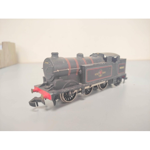 126 - Hornby Dublo. large collection of 00 gauge locomotives and rolling stock to include three Shell D1 L... 