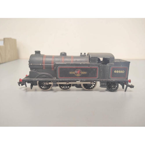 126 - Hornby Dublo. large collection of 00 gauge locomotives and rolling stock to include three Shell D1 L... 