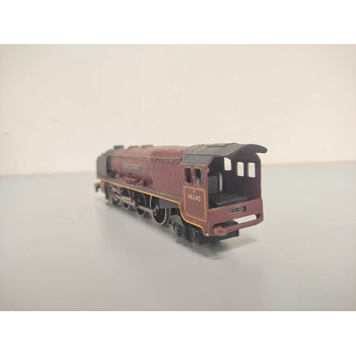 128 - Three 00 gauge Hornby Dublo locomotives including A4 4-6-2 Golden Fleece Type L 11 60030, EDL12 &lsq... 