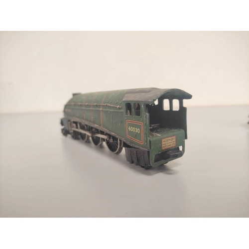 128 - Three 00 gauge Hornby Dublo locomotives including A4 4-6-2 Golden Fleece Type L 11 60030, EDL12 &lsq... 