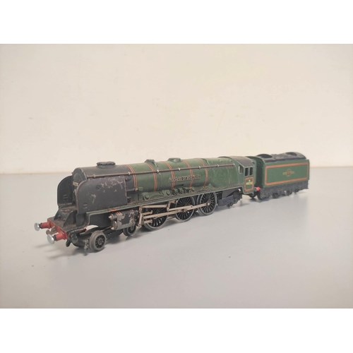 128 - Three 00 gauge Hornby Dublo locomotives including A4 4-6-2 Golden Fleece Type L 11 60030, EDL12 &lsq... 