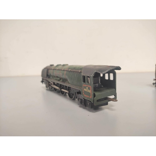 128 - Three 00 gauge Hornby Dublo locomotives including A4 4-6-2 Golden Fleece Type L 11 60030, EDL12 &lsq... 