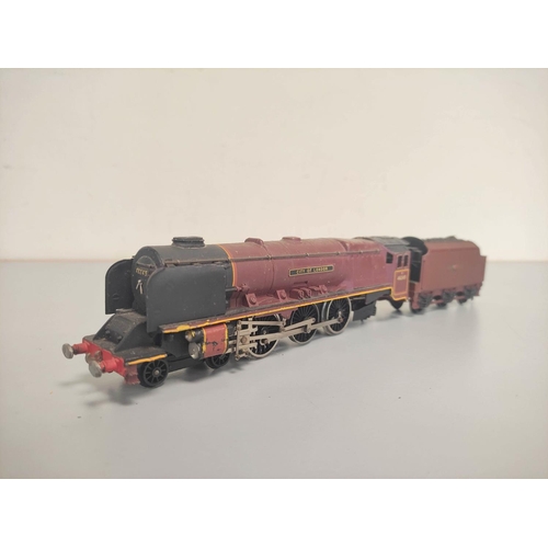 128 - Three 00 gauge Hornby Dublo locomotives including A4 4-6-2 Golden Fleece Type L 11 60030, EDL12 &lsq... 