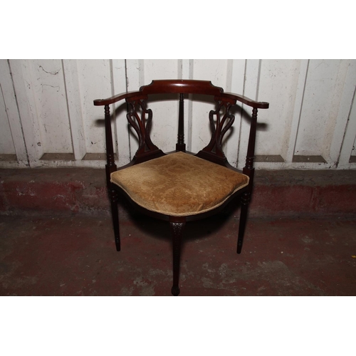 660 - Late 19th/early 20th century mahogany corner chair, with pierced splats and column style supports, o... 