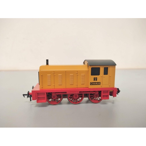 135 - Box of 00 gauge engines and components comprising of issues from Hornby, Bachmann etc to include two... 