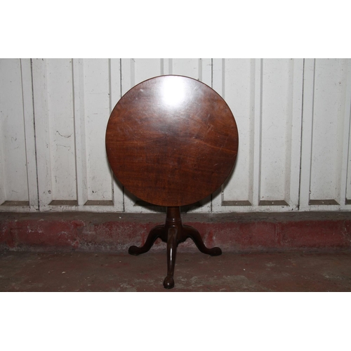 667 - George III mahogany tilt-top table, the circular top with bird cage mechanism, raised on gun barrel ... 