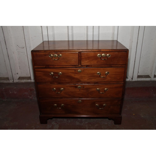 685 - George III mahogany chest of drawers, with caddy top over two short drawers and three graduated long... 