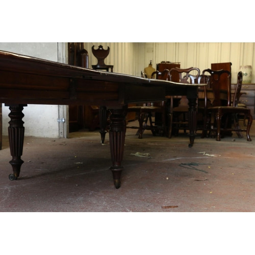 730 - William IV mahogany extending dining table, with four full leaves and one half leaf, raised on reede... 