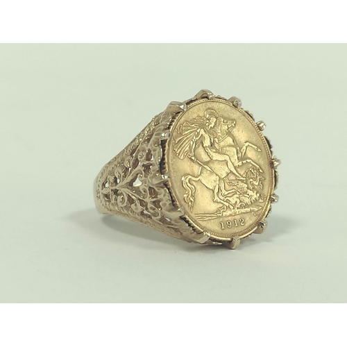 17 - Half sovereign ring 1912, in 9ct gold detachable mount, size 'O'.