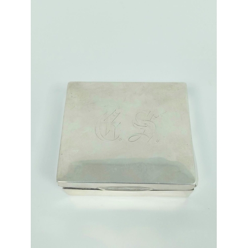 2 - Silver bijouterie box, monogrammed, 1906, 8.5cm x 7.5cm.