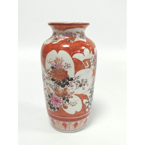 298 - Japanese Kutani porcelain (Meiji period 1868- 1912, and later) comprising a large bottle vase, a pai... 