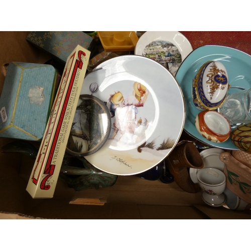 142 - Collection of decorative items including plates, trinket boxes, etc.