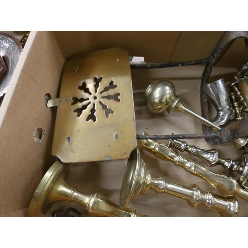 178 - Box of assorted brass and metal wares.