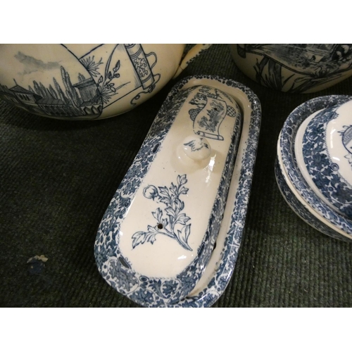 202 - Victorian blue and white five piece chamber set to include jug and bowl.