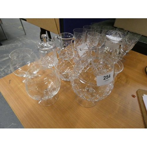 254 - Box of various glassware.