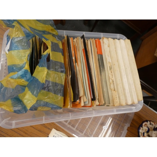 275 - Box of singles (45s) including Roger Daltry, The Sparks, the Righteous Brothers, etc.