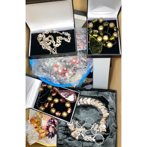 324 - Assorted costume jewellery including silver chains