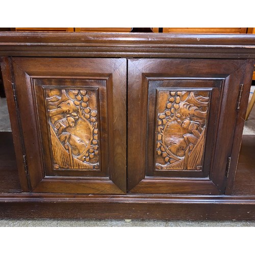 537 - Oriental carved lounge table 150 x 48 x 43 cm