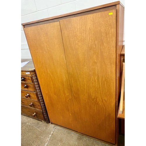 571 - Mid century drinks cabinet with three - drawer chest of drawers, Mirror with two drawers and Meredew... 