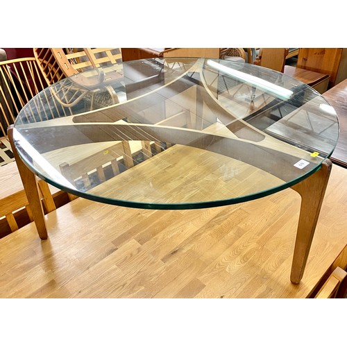 578 - Glass topped mid century round coffee table, 101 cm diameter