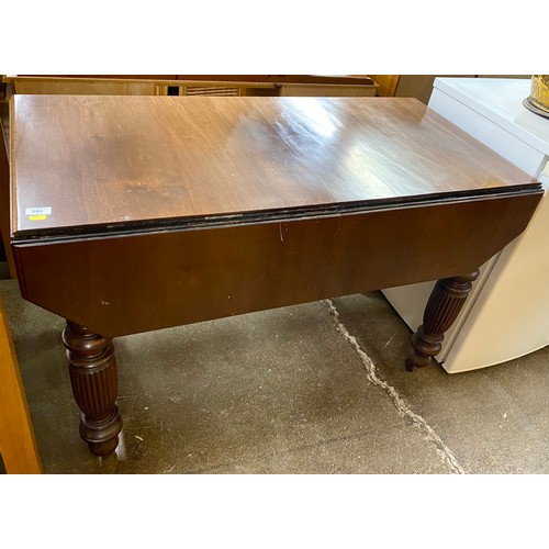 580 - Drop leaf Victorian mahogany dining table 