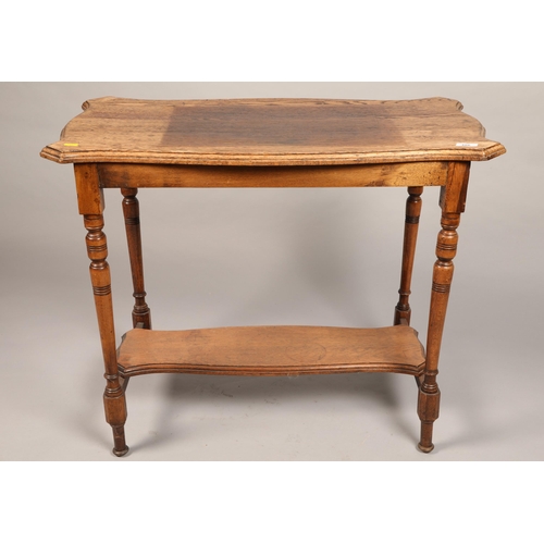 486 - Oak hall table with shelf 70 x 40 x 86 cm