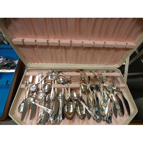 429 - Collection of cased cutlery.