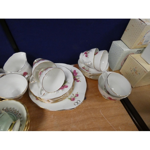 500 - Box of various tea wares.