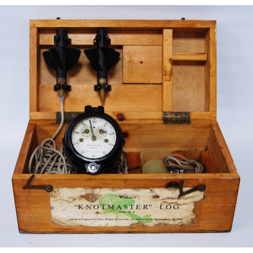 187 - Walker's 'Knotmaster' ship's log, mark III A, with accessories, in pine case.