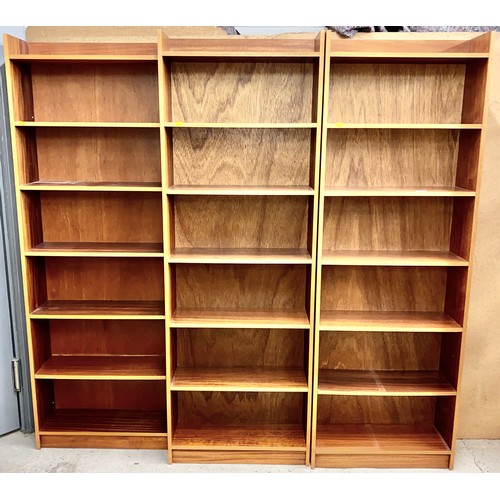 602 - Set of three teak book shelves 178 x 24 x 21 cm each (3)