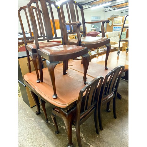 568 - Edwardian mahogany extendable dining table with Carver and six dining chairs and a matching sideboar... 