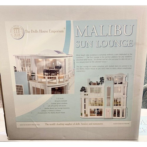 603 - Malibu dolls houses and accessories