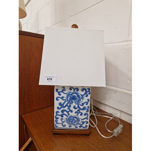 610 - Contemporary oriental table lamp