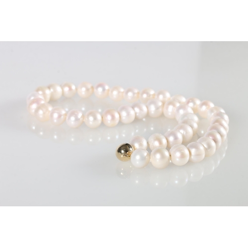 102 - Cultured pearl necklace with 9ct gold ball clasp, 45cm.