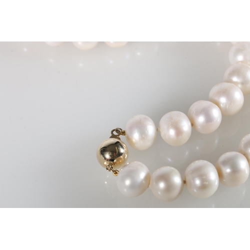 102 - Cultured pearl necklace with 9ct gold ball clasp, 45cm.