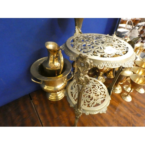 547 - Various brass ware including wine cooler and cake stand.