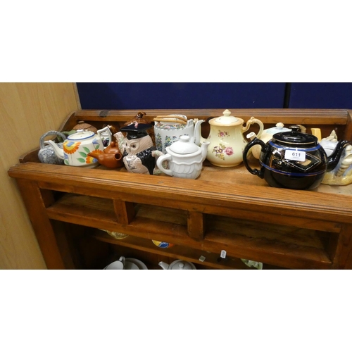 611 - Collection of various teapots.