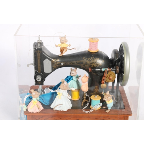 125 - Model of the 1902 State Landau silver jubilee 1977 and a Enesco model sewing machine with mice. (2)