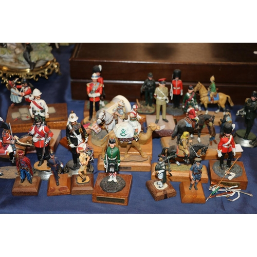 117 - Collection of military figures to include 