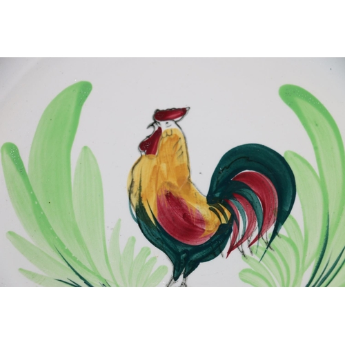 99 - French wall charger plate decorated with a cockerel in the Wemyss manner, 32cm diameter.