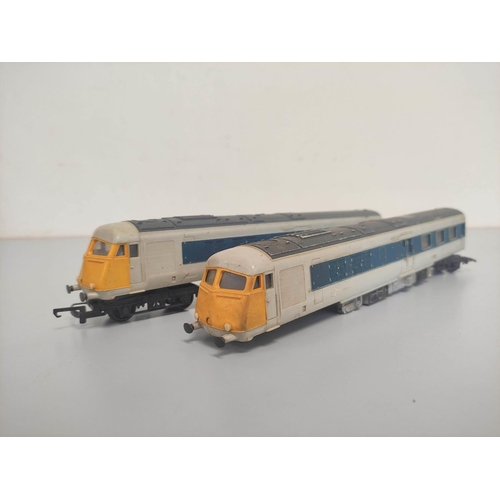 102 - Box of 00 gauge locomotives, rolling stock and components, comprising mostly of issues by Triang to ... 