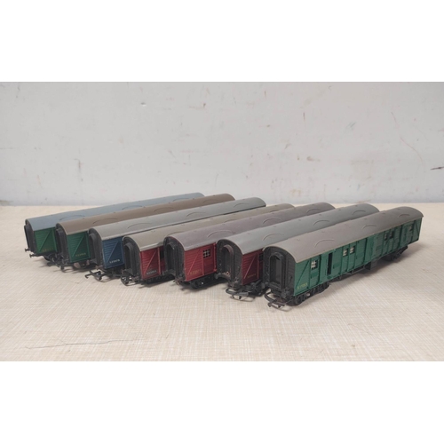 104 - Box of 00 gauge engines and rolling stock comprising of issues from Hornby, Triang etc to include Ho... 