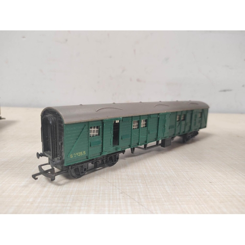 104 - Box of 00 gauge engines and rolling stock comprising of issues from Hornby, Triang etc to include Ho... 