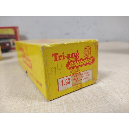 105 - Triang Railways. Boxed 00 gauge models to include Girder Bridge R78, 4-6-2 