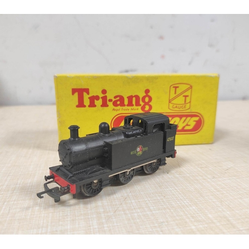 105 - Triang Railways. Boxed 00 gauge models to include Girder Bridge R78, 4-6-2 