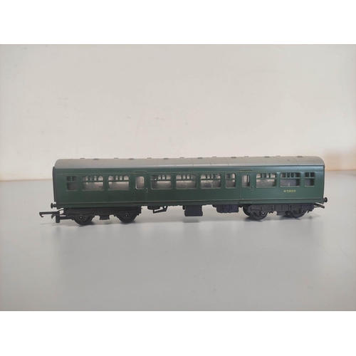 112 - Box of 00 gauge rolling stock comprising of eight Tri-ang R167/8 DMU Power Cards M79628, four Tri-an... 