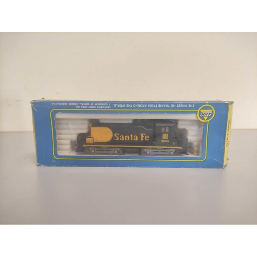 113 - Box of 00 gauge locomotives and rolling stock comprising of Tri-ang Class 4-6-2 