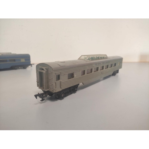 114 - Box of Tri-ang 00 gauge rolling stock comprising of six R131/132 Vista Dome Coaches, two transcontin... 